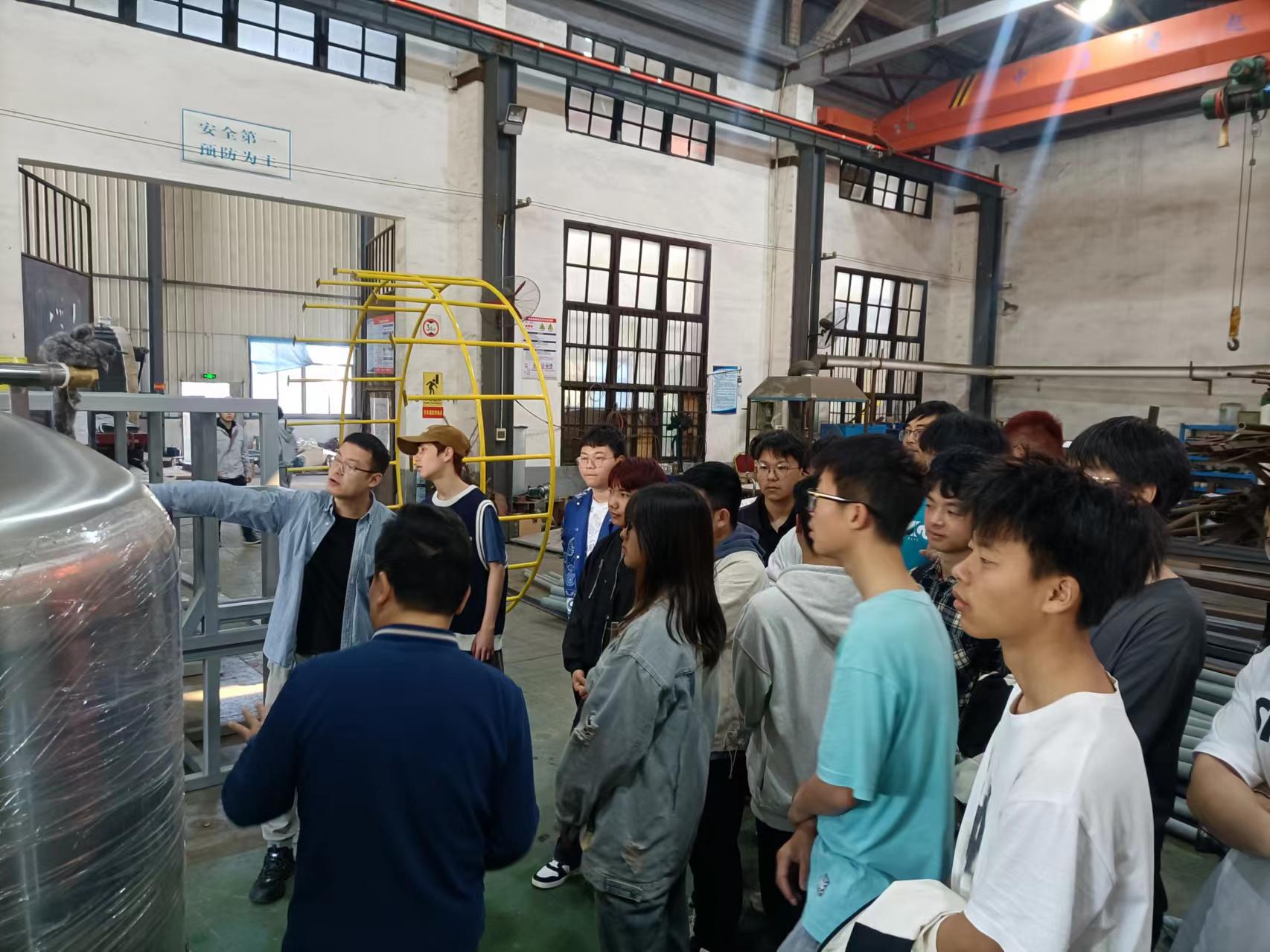 湖南工程学院近200名学生来好博体育认知实习